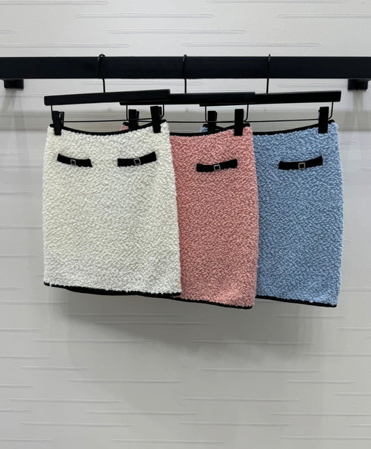 25  Particle velvet knitted short skirt