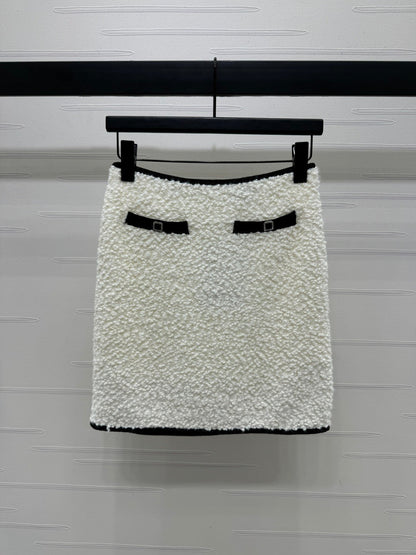 25  Particle velvet knitted short skirt