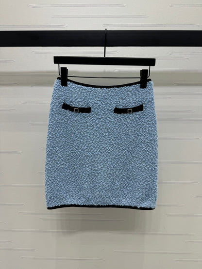 25  Particle velvet knitted short skirt
