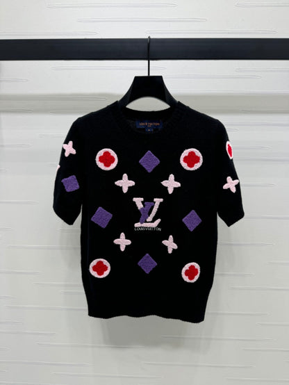 25  Embossed round neck short sleeved knit