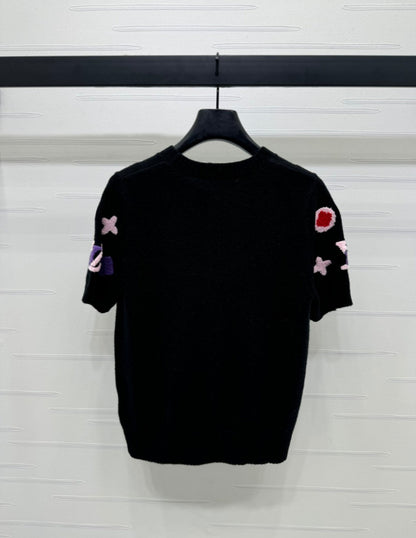 25  Embossed round neck short sleeved knit