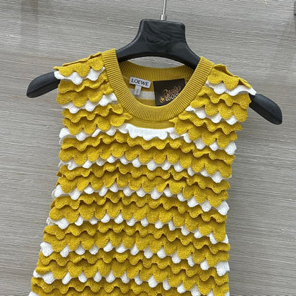 25 Scale Knit Vest Top Skirt Set