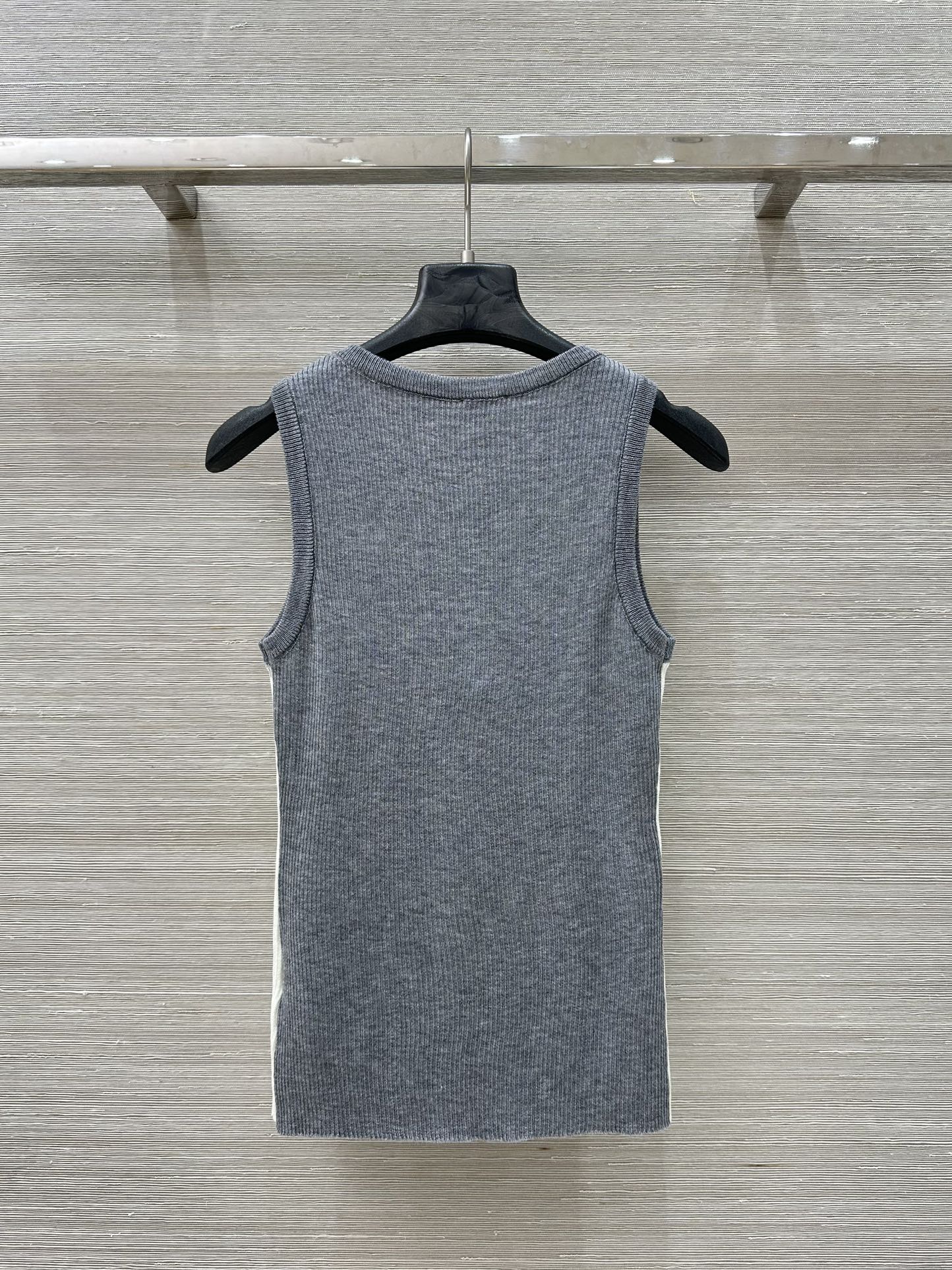 25 Spring and Summer New Vest