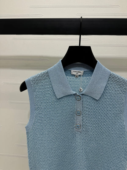 25 Sequined lapel knit undershirt