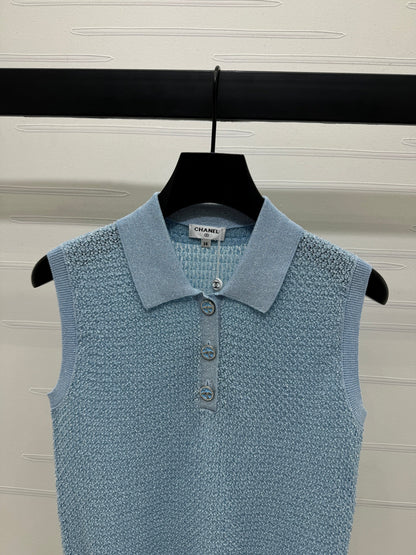 25 Sequined lapel knit undershirt