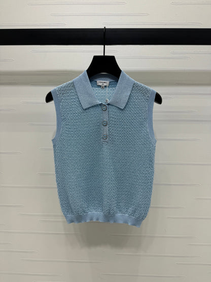 25 Sequined lapel knit undershirt