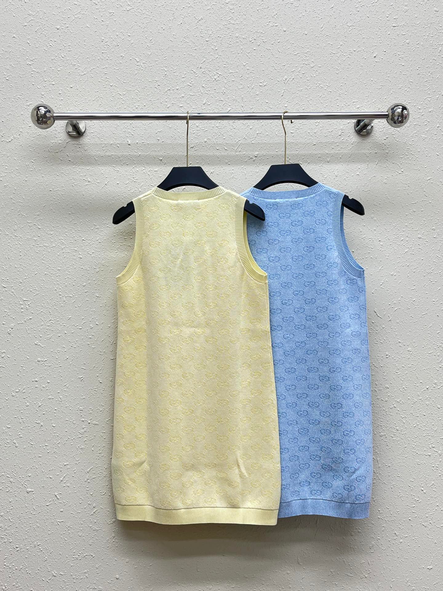 25 new knitted vest
