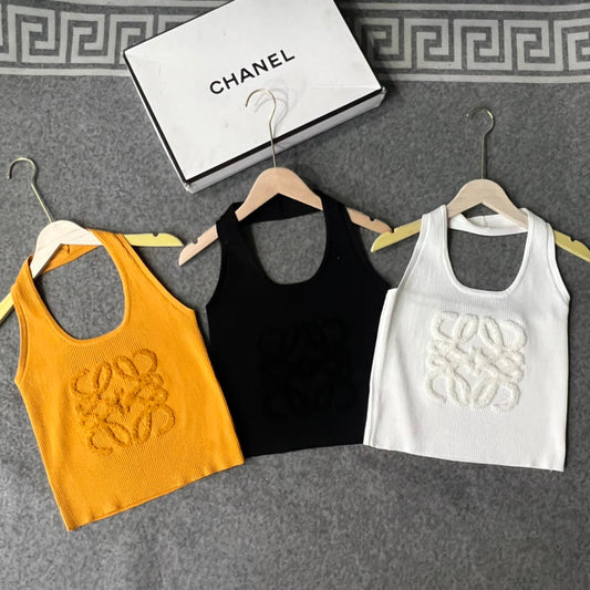 25 3D embossed logo knitted vest