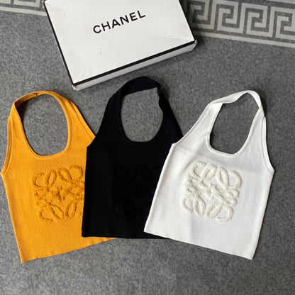 25 3D embossed logo knitted vest