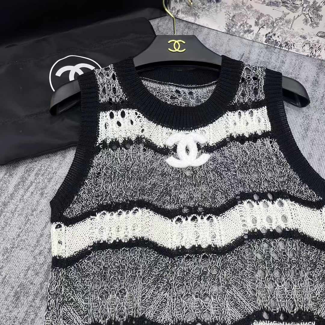 25 Spring and Summer New Mixed Color Striped Hollow Vest