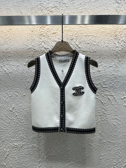 25 Summer New V-neck Knitted Vest