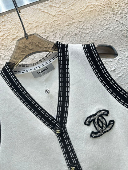 25 Summer New V-neck Knitted Vest