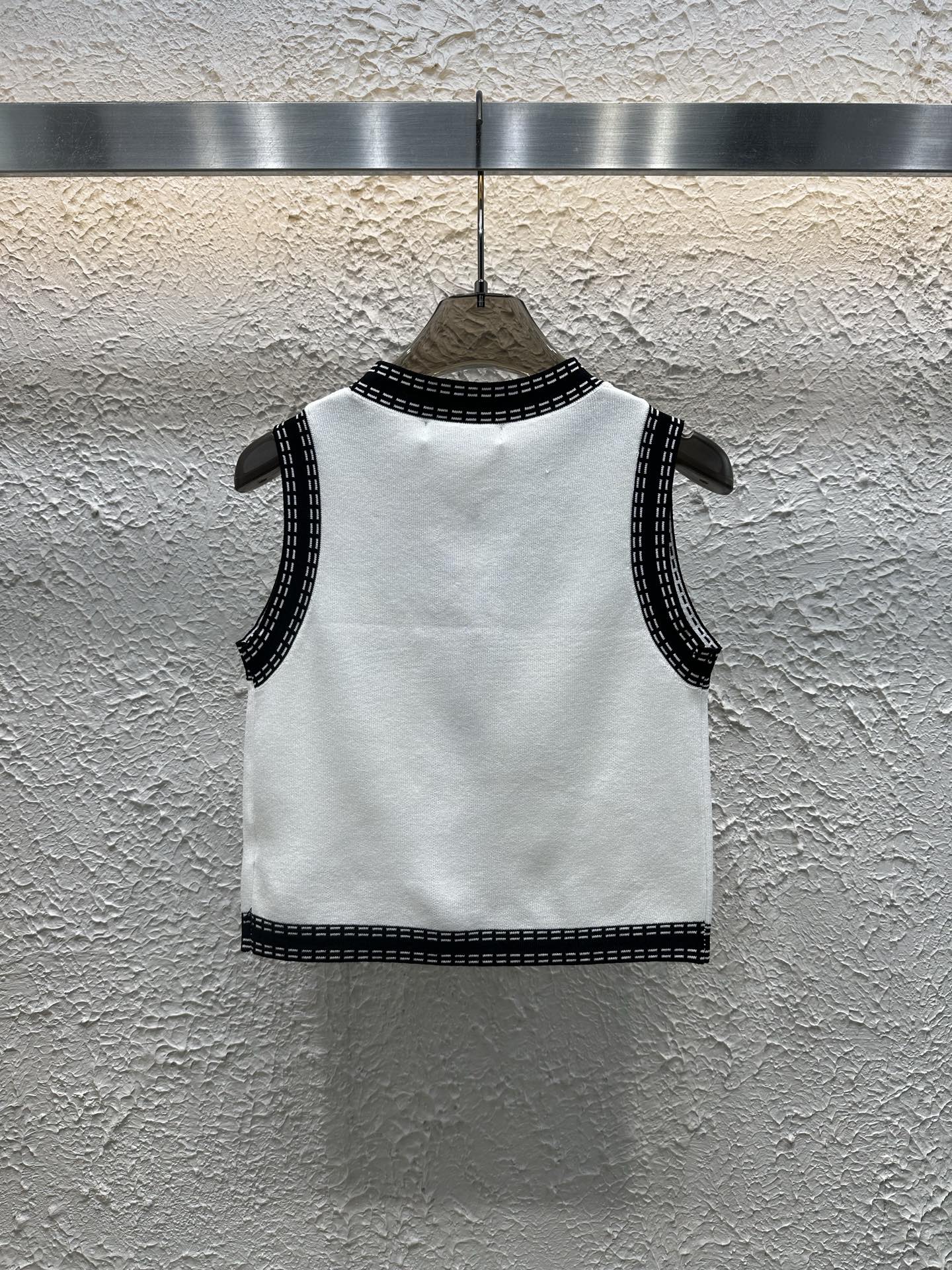 25 Summer New V-neck Knitted Vest