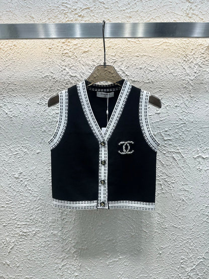 25 Summer New V-neck Knitted Vest
