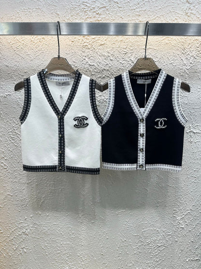 25 Summer New V-neck Knitted Vest