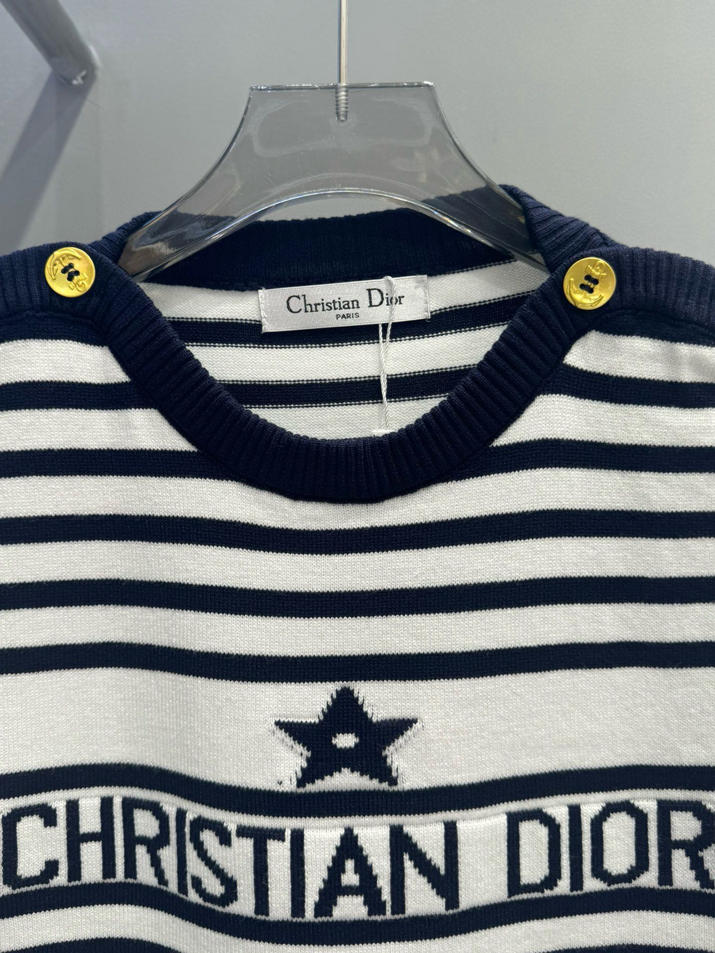 25 Pentagram Letter Jacquard Gold Button Shoulder Button Striped Crew Neck Knit Short Sleeve