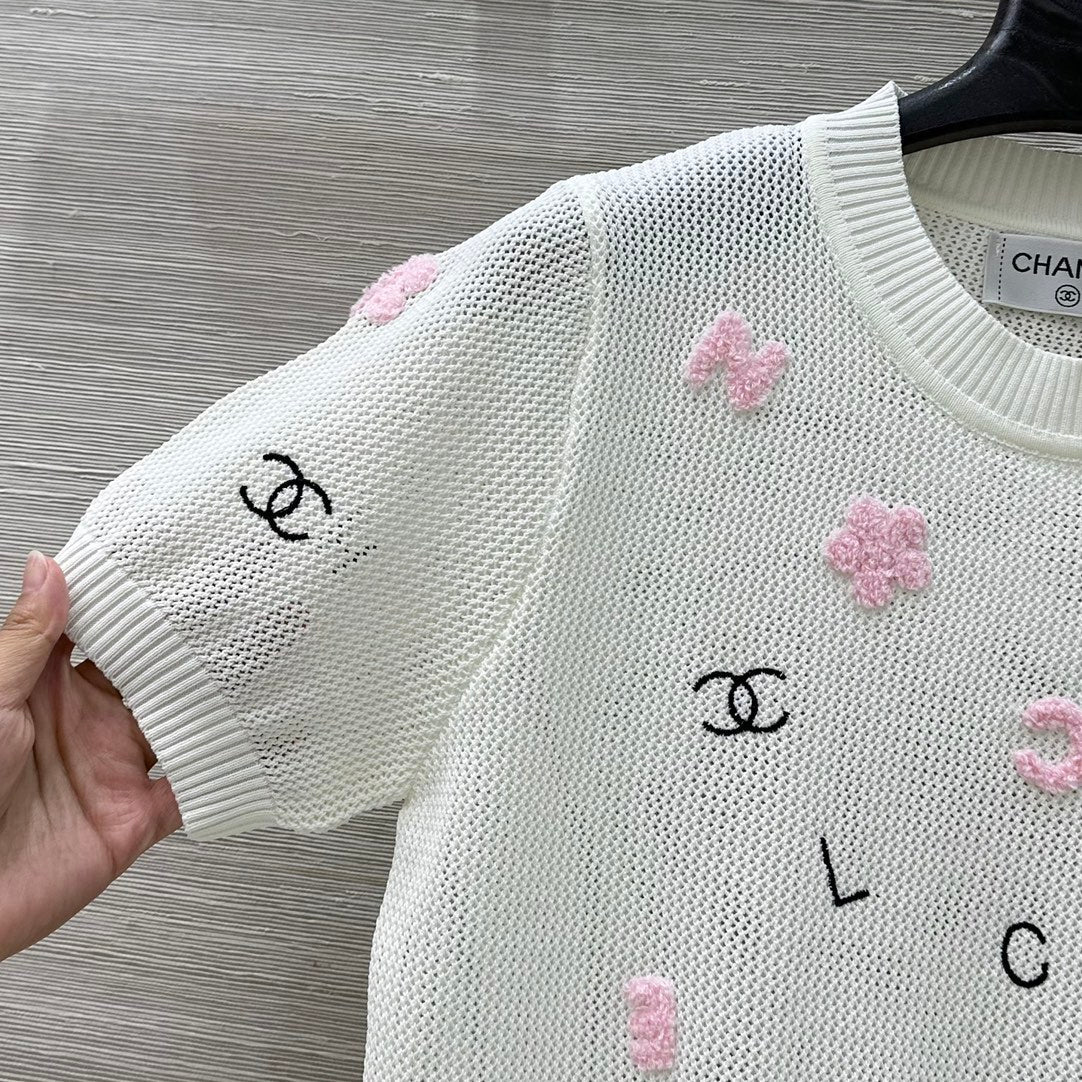 25 Lettering embellished open-knit short sleeves