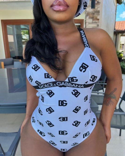 Do 25 New Black and White Alphabet Print One Piece Swimsuit
