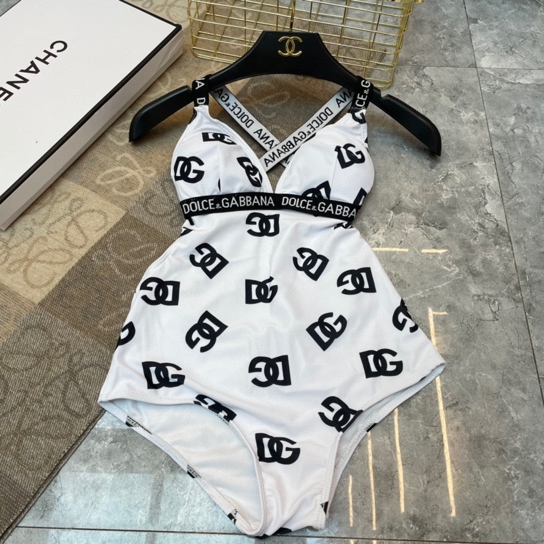 Do 25 New Black and White Alphabet Print One Piece Swimsuit