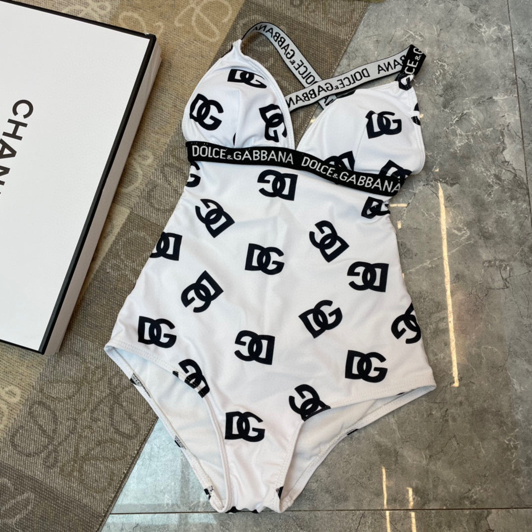 Do 25 New Black and White Alphabet Print One Piece Swimsuit