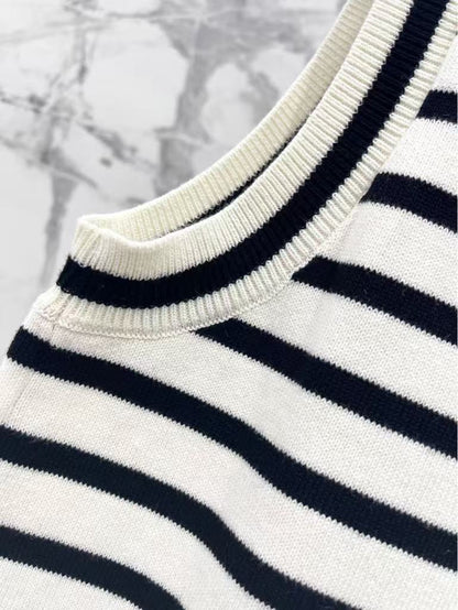 25 Striped embroidered vest