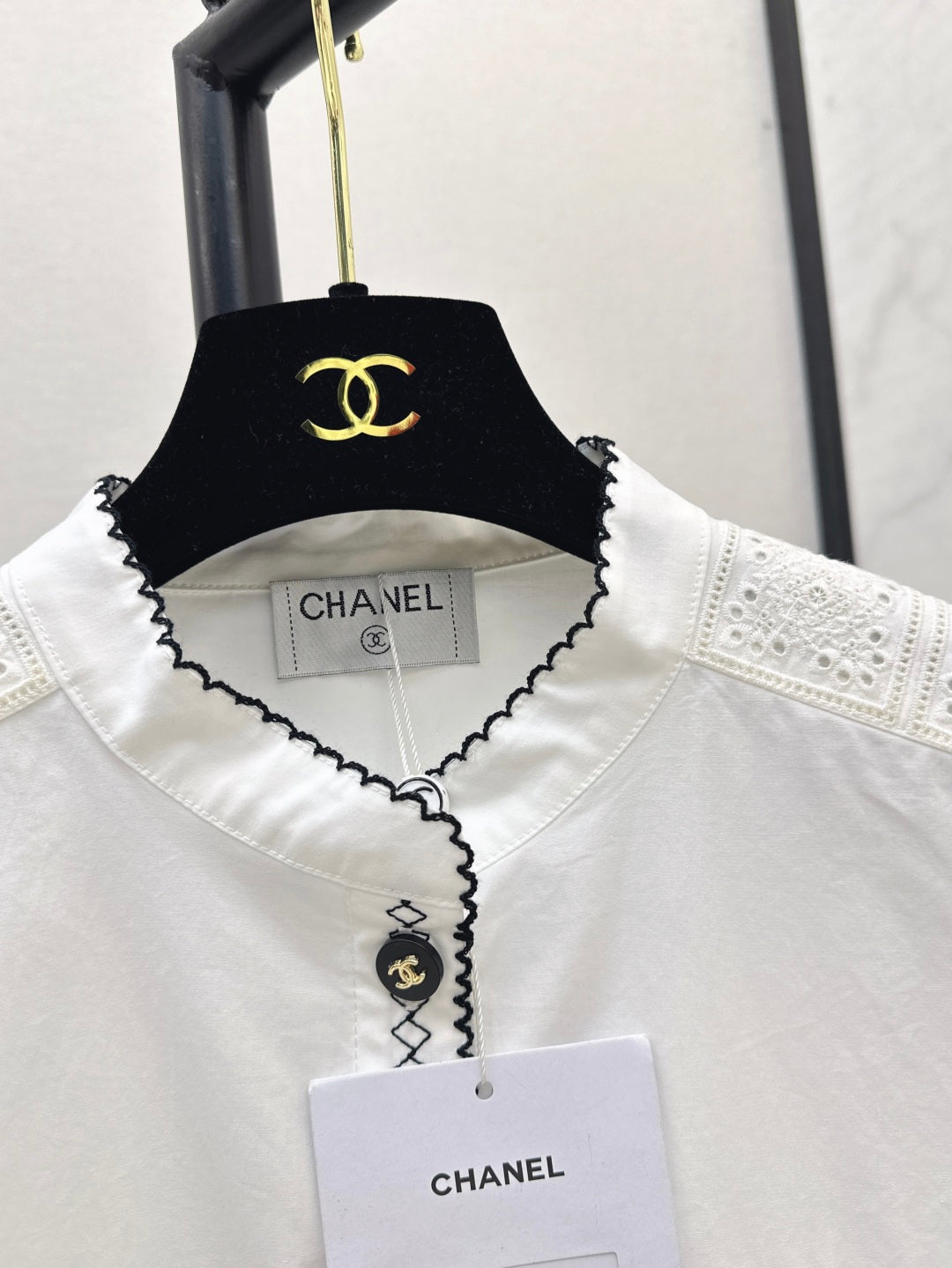 25Ss Spring and Summer new contrast color black edge embroidered shirt