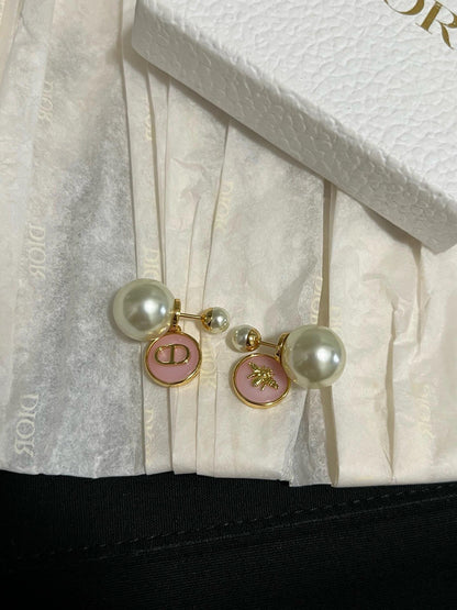 25 Summer New Bee Pearl Resin Earrings