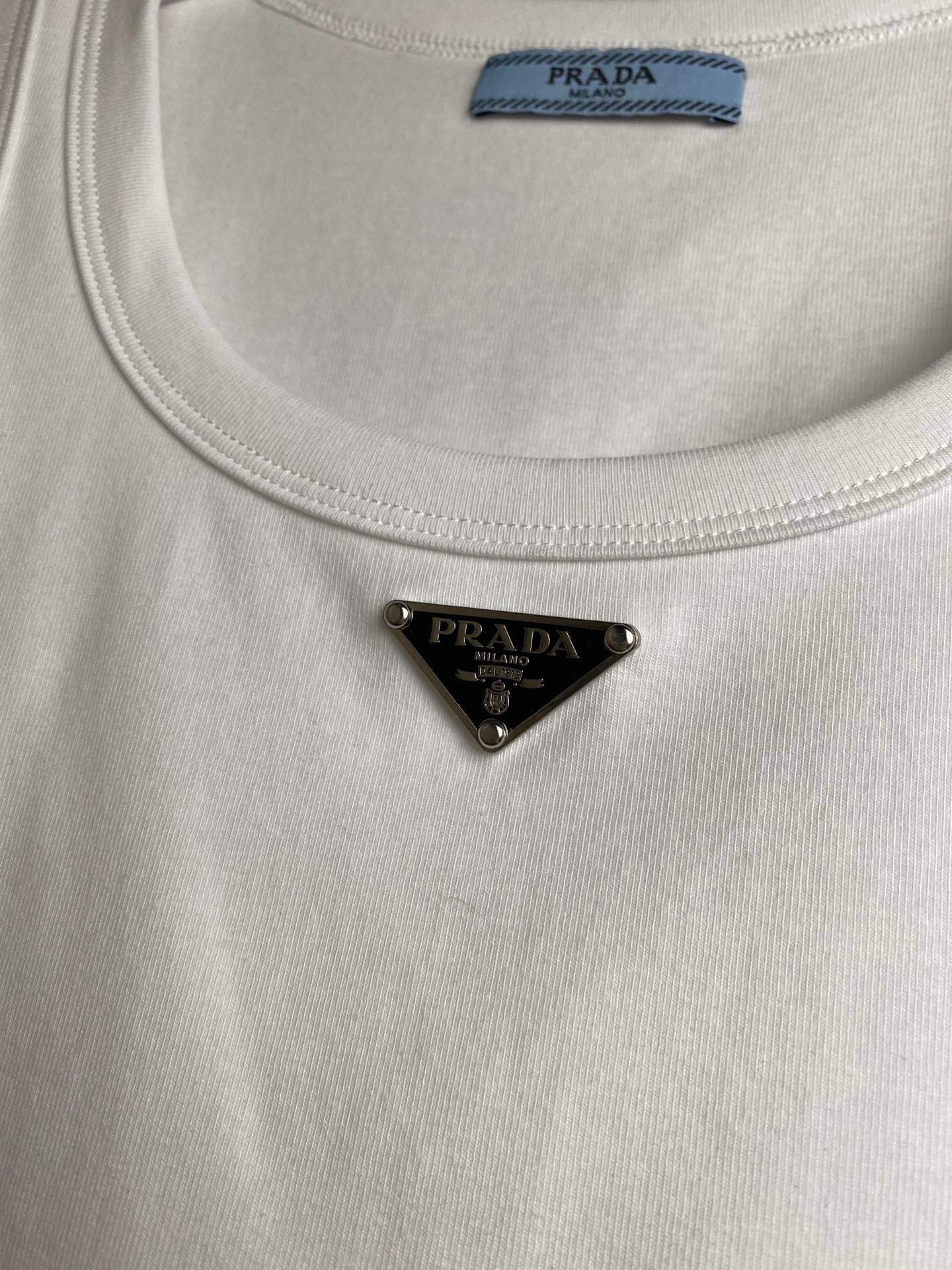 Classic triangle vest