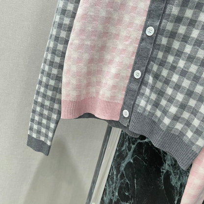 25 Early Autumn New Color-blocked Plaid Knitted Cardigan