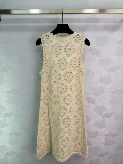 New hollow knitted dress