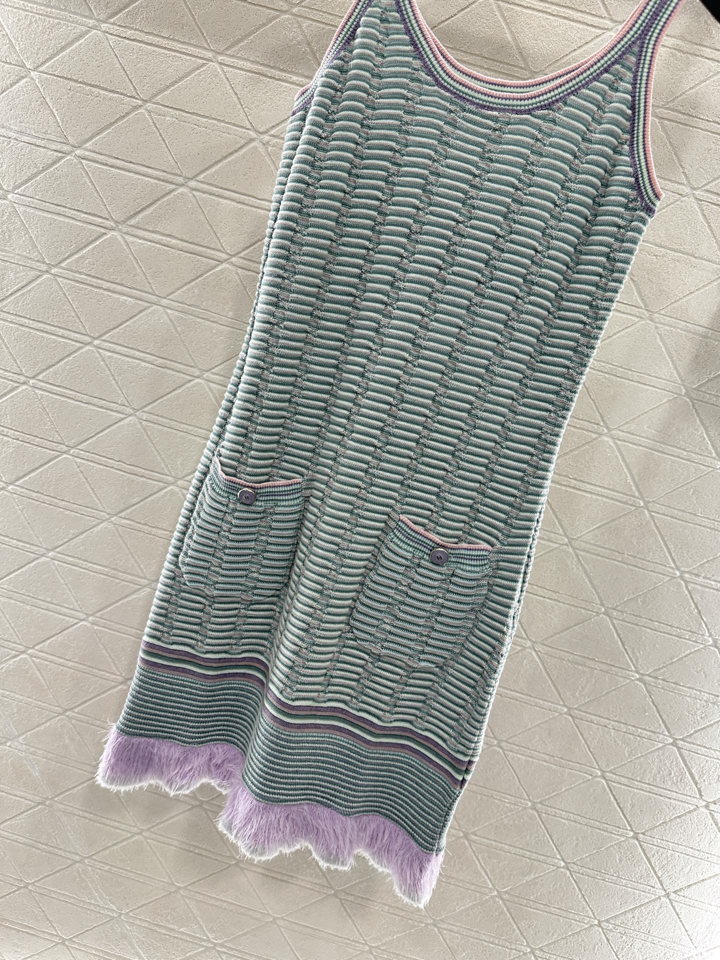 2025 Early Autumn New Arrival Flowing Contrast Color Knitted Suspender Skirt
