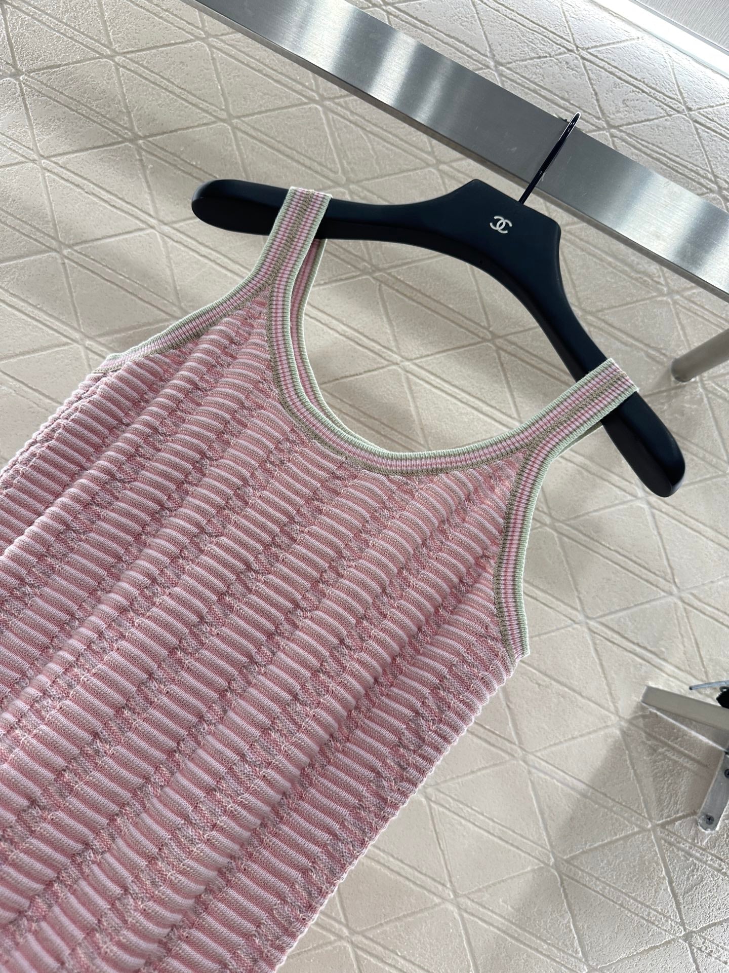 2025 Early Autumn New Arrival Flowing Contrast Color Knitted Suspender Skirt