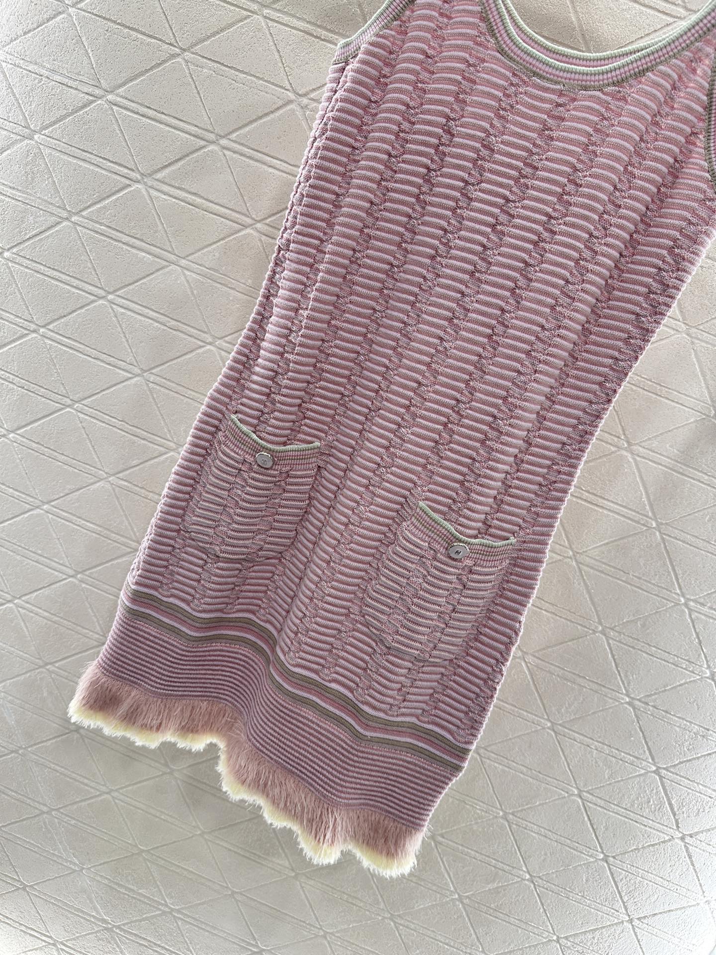 2025 Early Autumn New Arrival Flowing Contrast Color Knitted Suspender Skirt