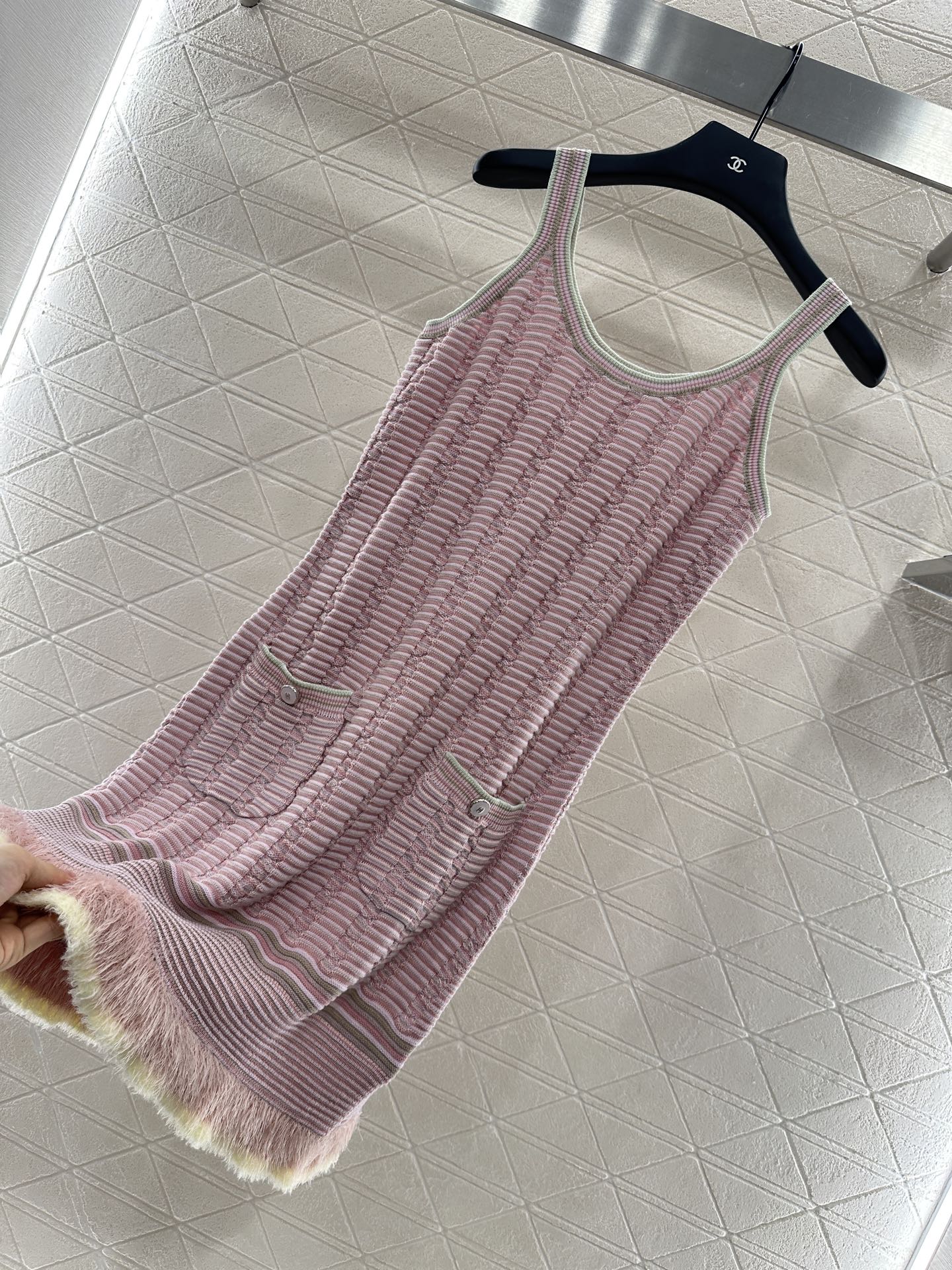 2025 Early Autumn New Arrival Flowing Contrast Color Knitted Suspender Skirt