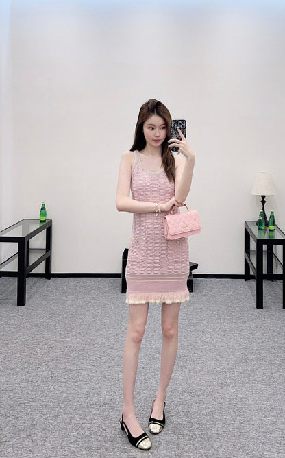 2025 Early Autumn New Arrival Flowing Contrast Color Knitted Suspender Skirt