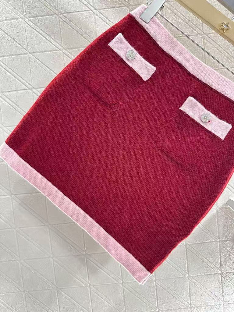 Pure wool color-ordered and dyed contrast-colored stitching skirt
