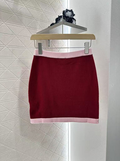Pure wool color-ordered and dyed contrast-colored stitching skirt