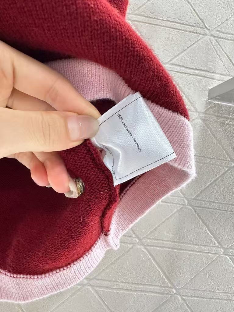Pure wool color-ordered and dyed contrast-colored stitching skirt
