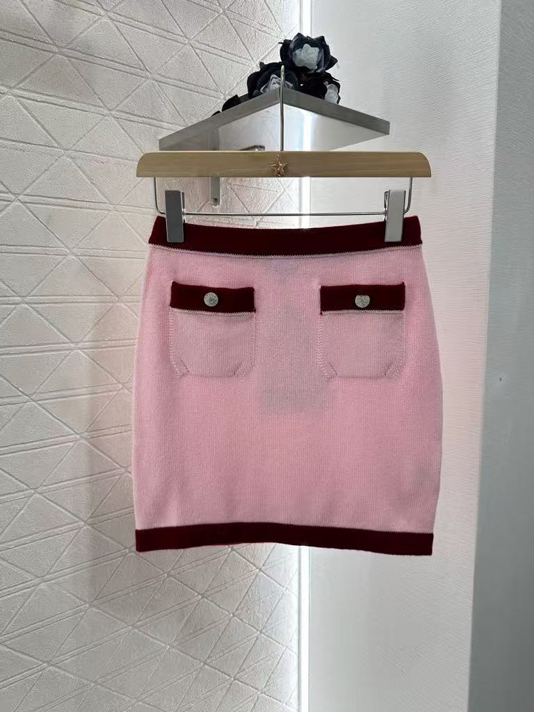 Pure wool color-ordered and dyed contrast-colored stitching skirt
