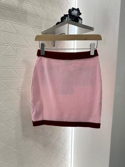 Pure wool color-ordered and dyed contrast-colored stitching skirt