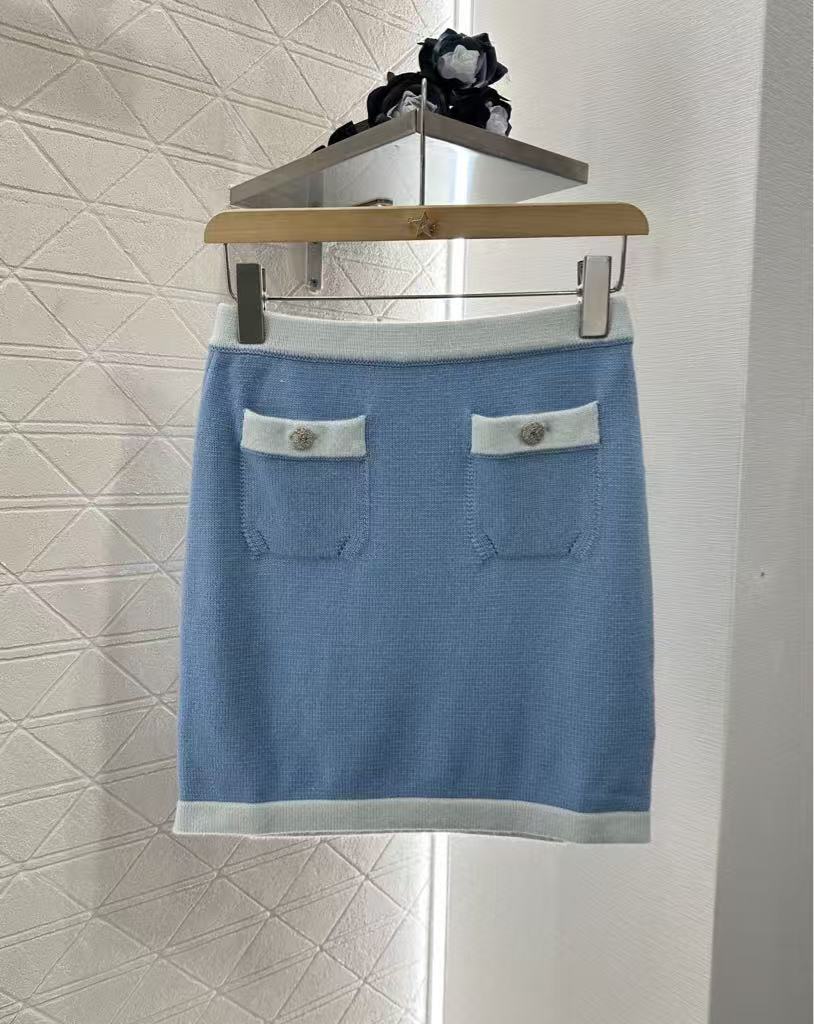 Pure wool color-ordered and dyed contrast-colored stitching skirt