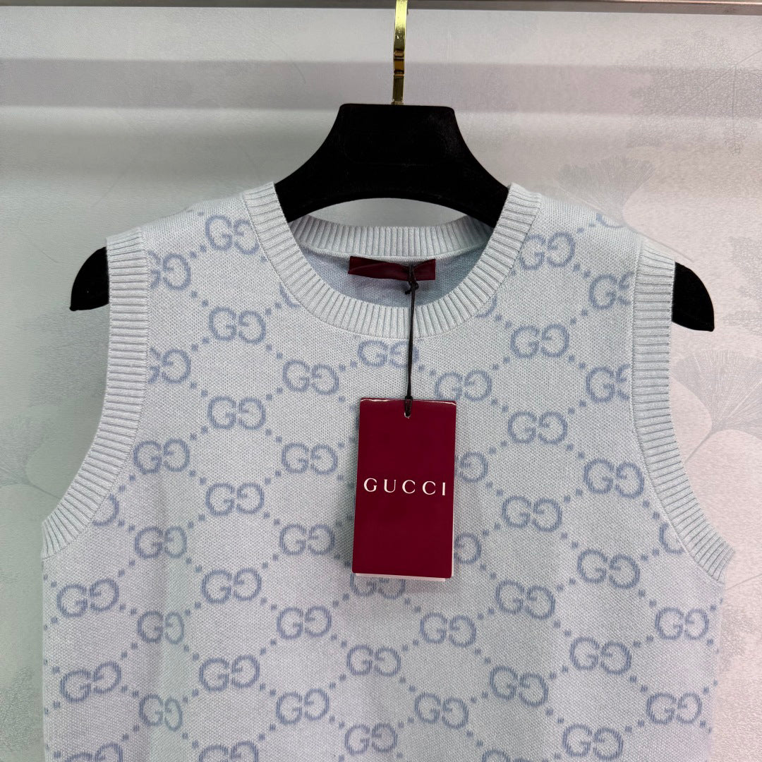 25 Spring and summer new knitted round neck undershirt