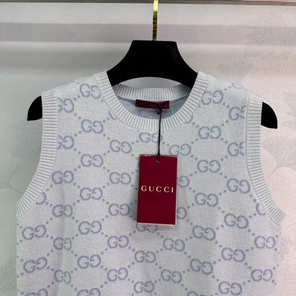 25 Spring and summer new knitted round neck undershirt