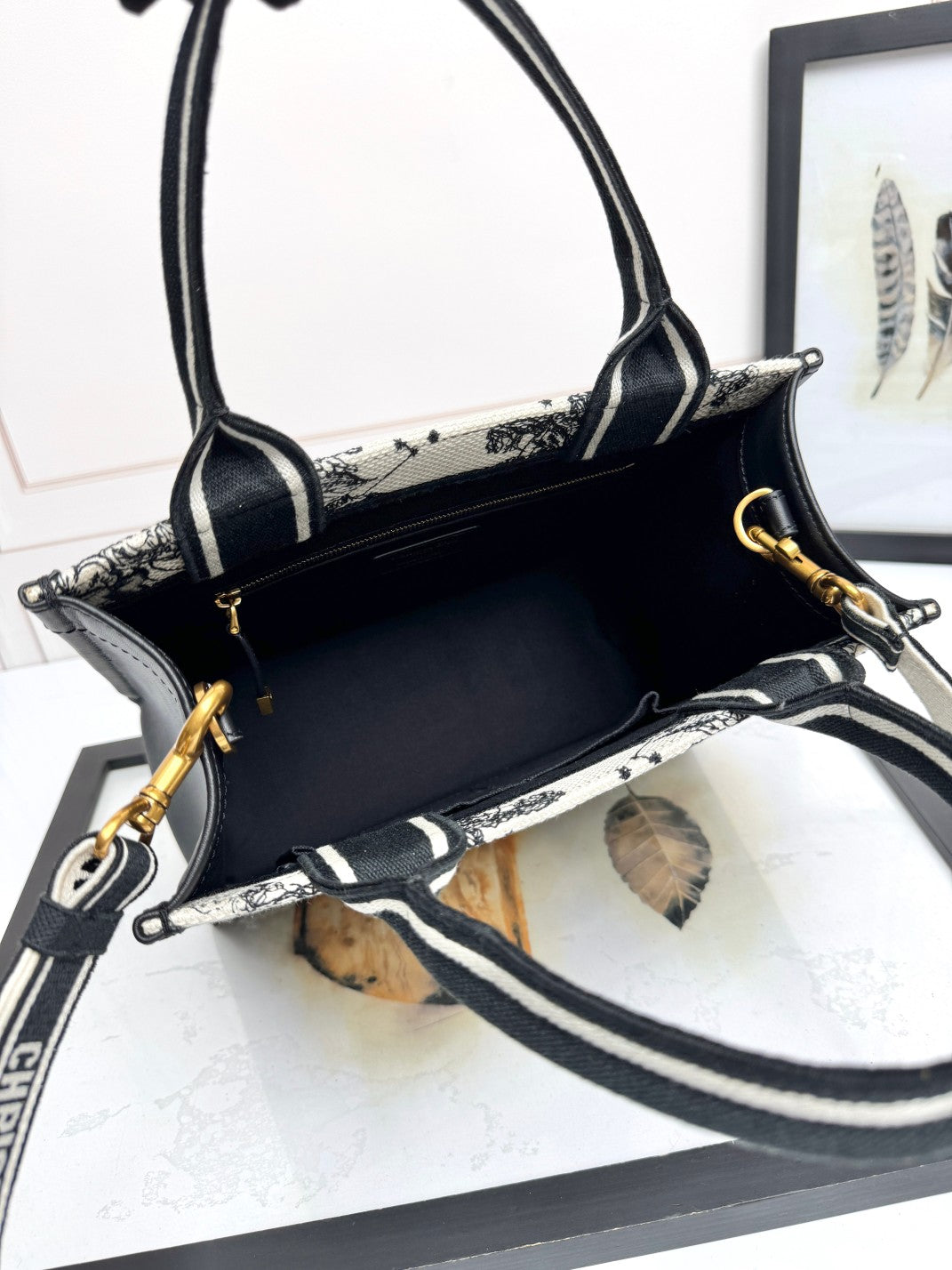 25 Embroidered Cowhide White Animal Small Crossbody Tote Bag