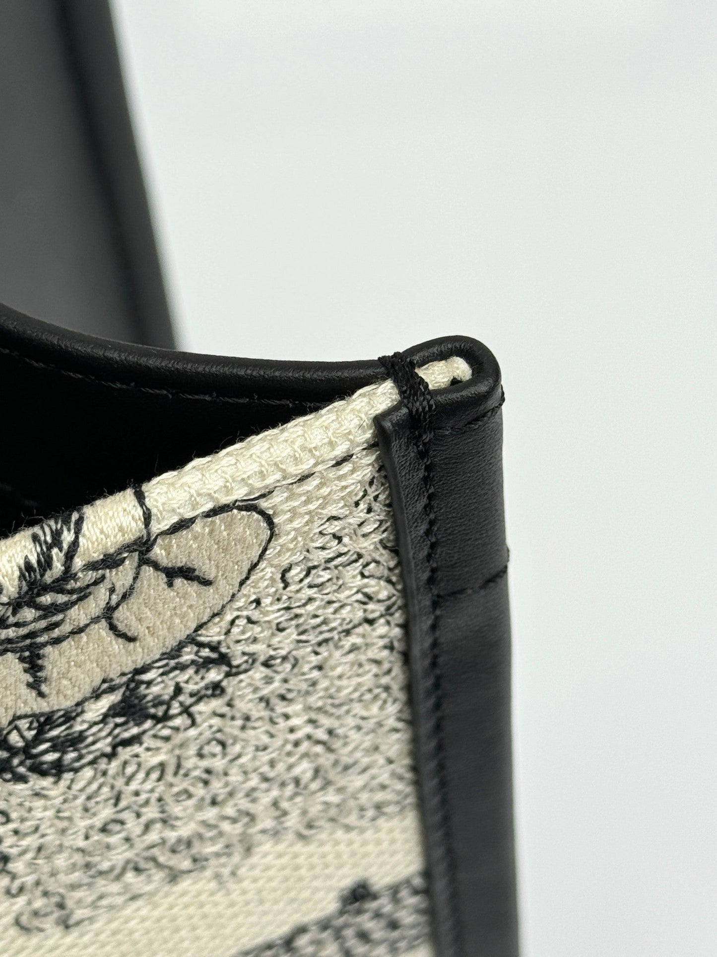 25 Embroidered Cowhide White Animal Small Crossbody Tote Bag
