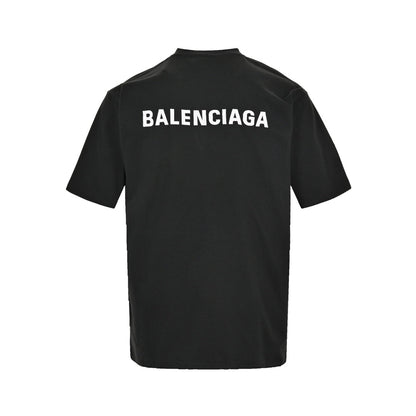 Short sleeves with embroidered letters on the front and back
