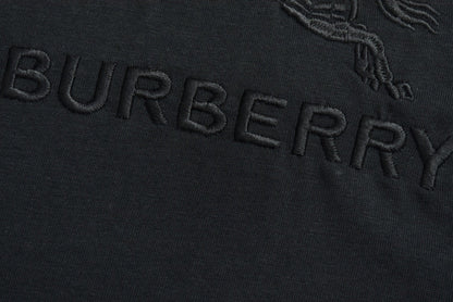 Short sleeves with knight's horse embroidery on the chest