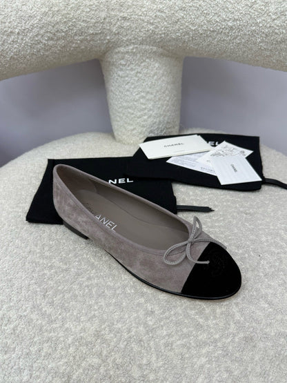 25A Ballet Flat Dark Grey Black Suede