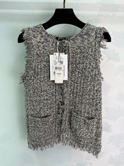 2025 Summer New Round Neck Raw Edge Knitted Vest