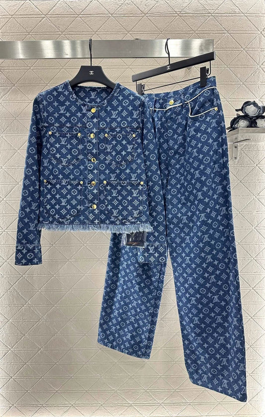 L 25 Jacquard denim jacket and trousers set.